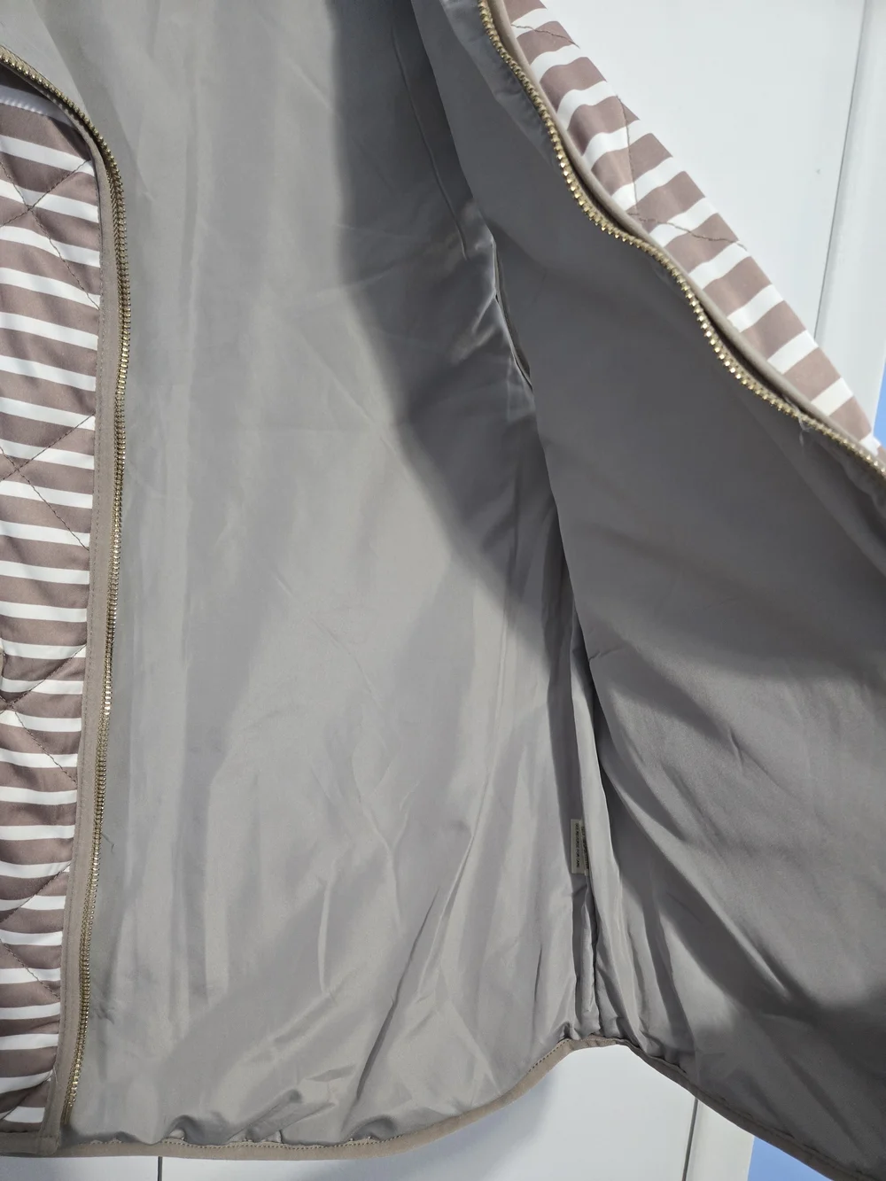 Pomelo Quilted Puffer Vest Striped Brown Cream Zip Front Utility Pockets Women’s